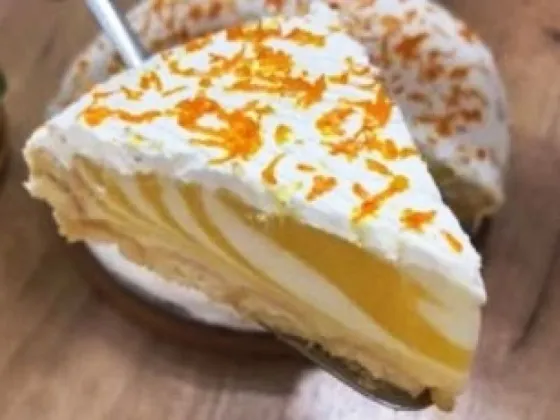 Torta cremosa de naranja, una receta sin horno, fácil y con un resultado delicioso