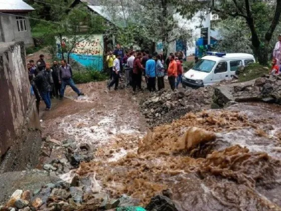 Asciende a 27 la cantidad de muertos por un deslizamiento de tierra