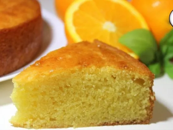 Prepara un delicioso bizcochuelo húmedo de naranja SIN HORNO