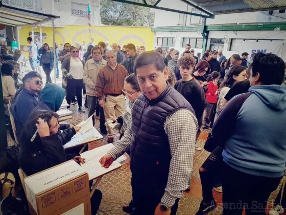 Pino Rocha votó y destacó la importancia de participar