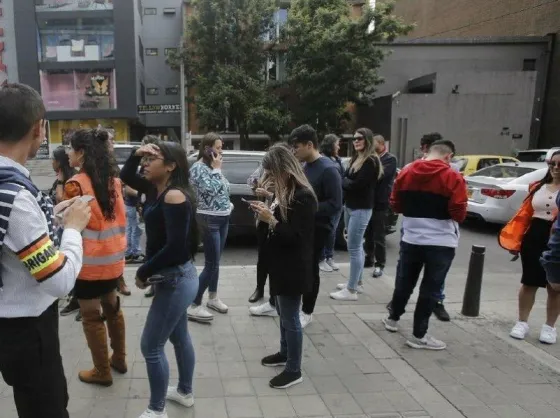 Fuerte sismo de 6,1 grados sacudió el centro de Colombia: hay réplicas