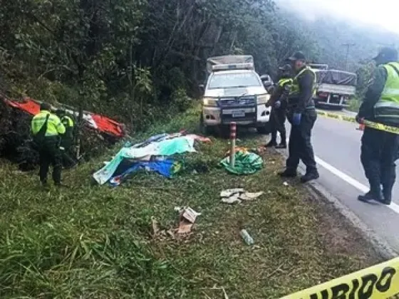 Terrible vuelco de un colectivo doble piso en Locotal: 20 muertos y 38 heridos