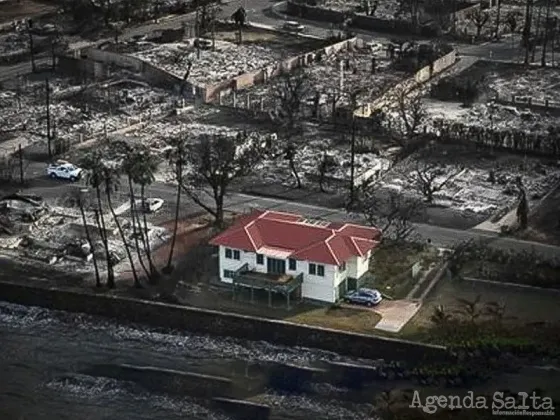 La misteriosa casa de Hawái que sobrevivió a un incendio