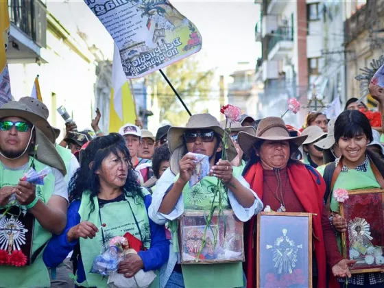 La emotiva llegada de los MILES de peregrinos de la Puna salteña