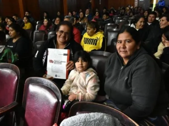 Más viviendas para familias salteñas, escrituras, obras de agua en el interior