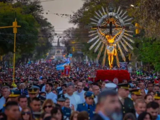 Estiman que la procesión del Milagro este año llegó al millón de asistentes