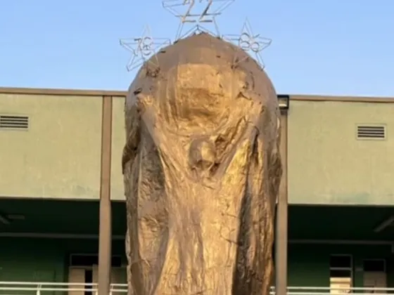 [VIDEO] El espíritu mundialista vive en Tucumán: estudiantes crean una réplica gigante de la Copa del Mundo