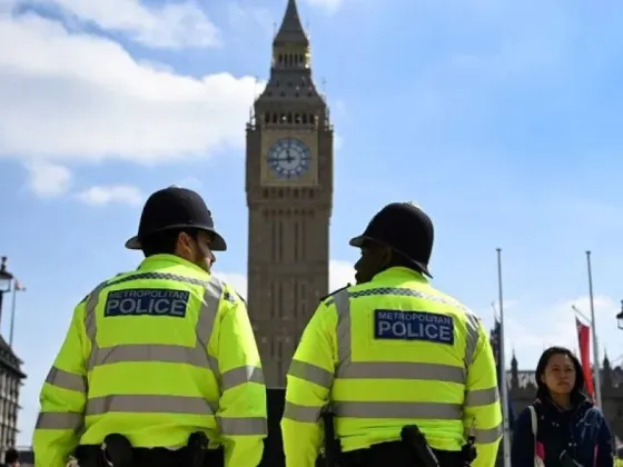 Polémica en Londres: más de un centenar de policías renunciaron a portar armas letales