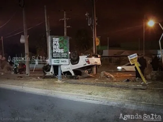 B° San Francisco: Se quedó dormido, chocó, volcó y casí causa un desastre