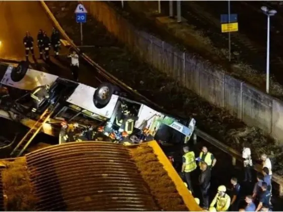 Venecia: al menos 21 personas murieron tras caerse un colectivo de un puente