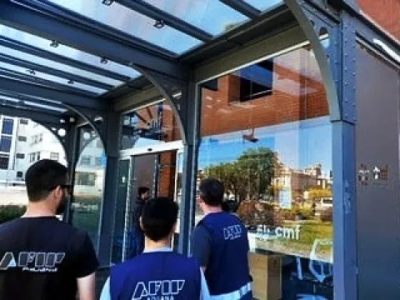 Afip y Aduana allanaron 18 bancos y el blue se aplacó, pero en la city creen que es una "curita"