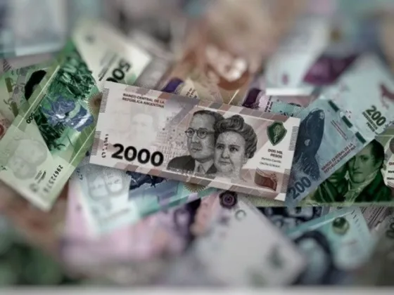 Con el dólar blue récord, el billete de $2000 perdió 42% de su valor en cuatro meses