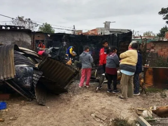 Tras un incendio, una familia perdió todo en Atocha l