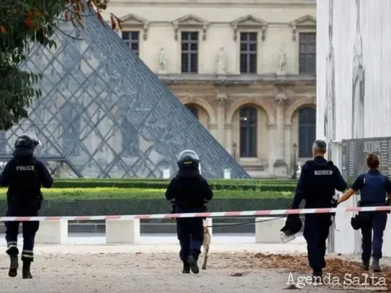 París en alerta: evacuan el Museo de Louvre y el Palacio de Versalles