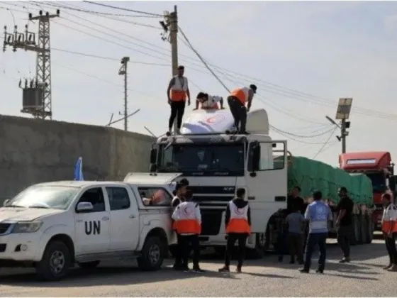 Llegaron a la Franja de Gaza los primeros camiones con ayuda humanitaria