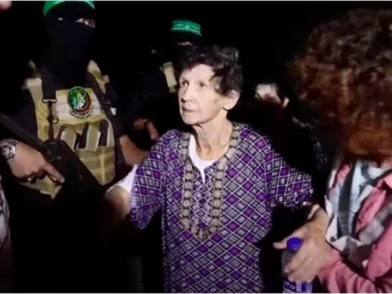 Una mujer de 85 años liberada por Hamas relató el infierno que vivió en mano de sus captores