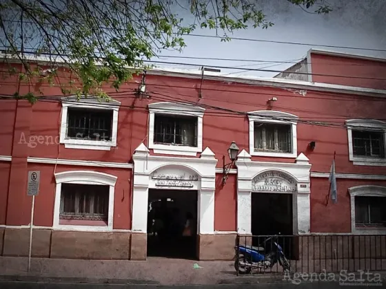 Colegio salteño prohíbe a sus alumnos llevar alimentos o líquidos: cero empatía y rápidos para cobrar el bono denuncian los padres