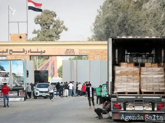 Egipto recibe a palestinos heridos por el paso de Rafah