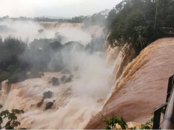 Tras una breve apertura, vuelven a cerrar las Cataratas del Iguazú por la inmensa crecida del río