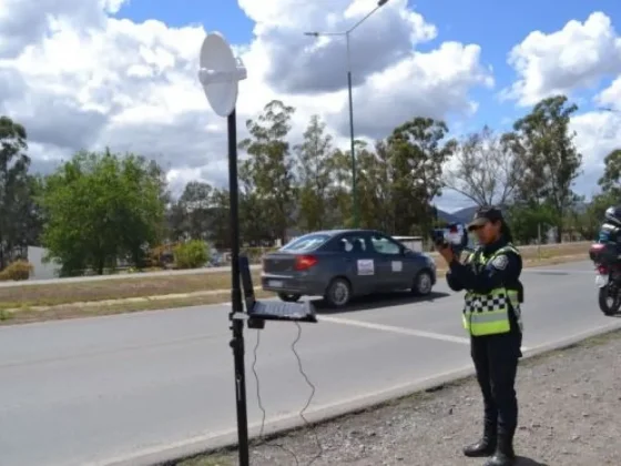 Intensos controles de velocidad con cinemómetros móviles en la provincia