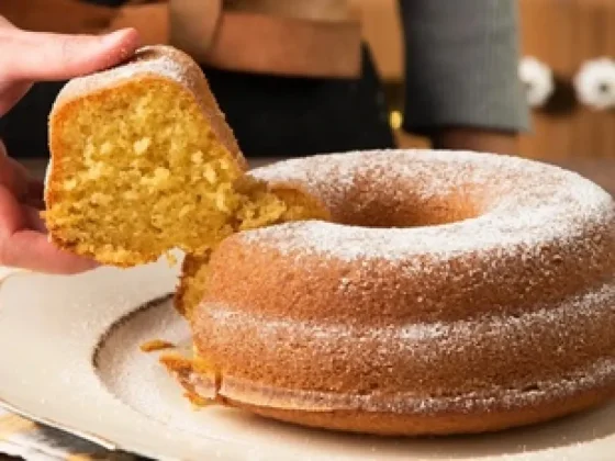 Cómo hacer budín de naranja sin harina ni gluten en casa: la receta perfecta para la merienda