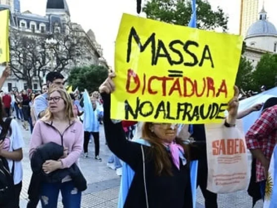 Marcha libertaria contra Sergio Massa en el Obelisco y la Plaza de Mayo