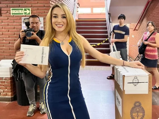 Fátima Flórez emitió su voto: “Es un día hermoso, un día de esperanza y de alegría”