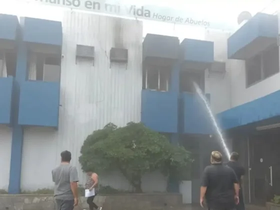 Impactante incendio en un geriátrico: murió un hombre y 25 pacientes fueron internados