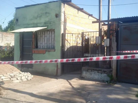 Dormía, la roció con alcohol y la prendió fuego