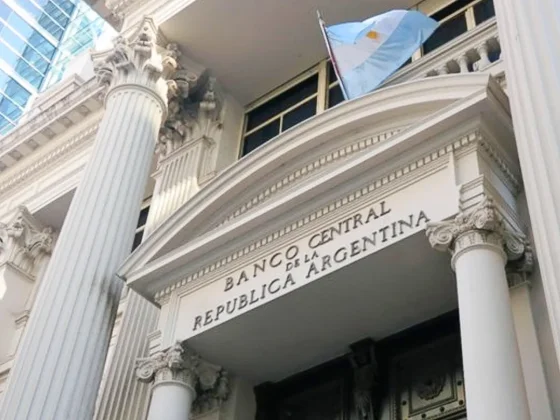 El Banco Central comunicó que limita las operaciones de dólar mayorista