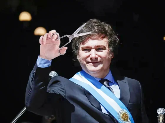 Javier Milei analiza vender edificios del Estado en desuso y recortar gastos en autos, viáticos y viajes