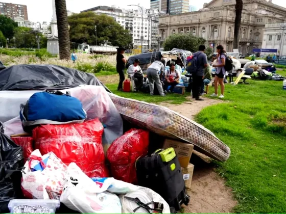 Luego de cuatro meses de ocupación ilegal, desalojaron la usurpación de Plaza Lavalle