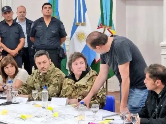 Milei recorrió Bahía Blanca junto a cuatro ministros y se reunió con Kicillof, tras el temporal que dejó 13 muertos