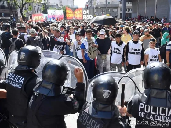 Dos detenidos alrededor de Plaza de Mayo en la primera marcha piquetera del gobierno de Javier Milei