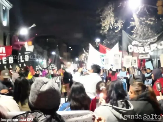 Las protestas tuvieron su punto más fuerte durante el corte de la troncal céntrica salteña