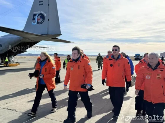 El Presidente arribó a la Antártida pasadas las 12:30 del mediodía junto a su comitiva