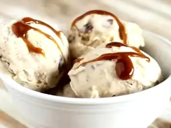 Cómo hacer helado de banana split vegano con solo 4 ingredientes