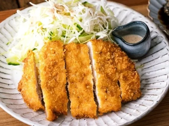 Dale una vuelta de tuerca a las milanesas con esta receta japonesa que es un manjar