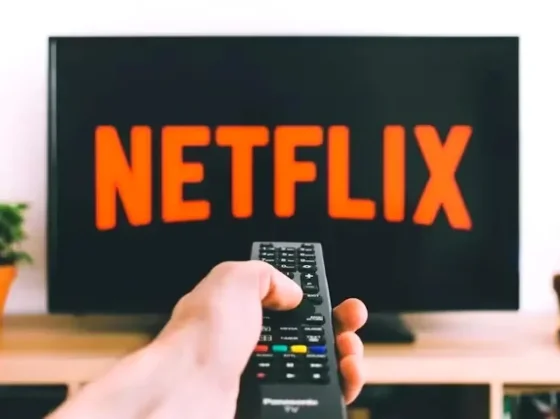 Fingieron ser empleados de Netflix, le hackearon el celular a un jubilado y le vaciaron dos cuentas bancarias