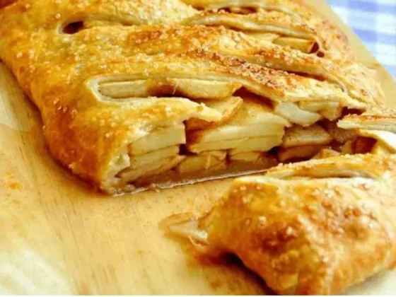 Strudel de manzana con tapa de tarta: una receta económica que se hace en solo 10 minutos