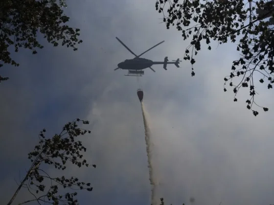 Nación refuerza con brigadistas y medios aéreos para controlar el incendio forestal en Chubut