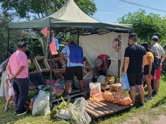 Emprendedores ofrecieron productos en el Paseo de Compras