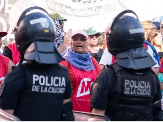 LEY ÓMNIBUS: Nuevos incidentes entre la policía y los manifestantes