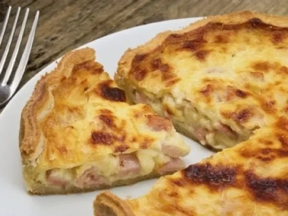 Tarta de jamón y queso a la pizza: una versión explosiva, ideal para las nochecitas de verano