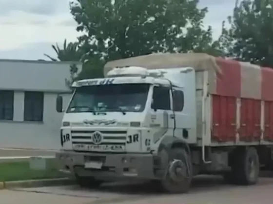 DE TERROR: Un camión los persiguió y los chocó en plena ruta 7 tras una discusión de tránsito