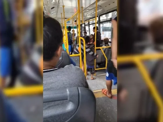 Con una picana, un chofer bajó del colectivo a una familia que intentaba viajar sin pagar