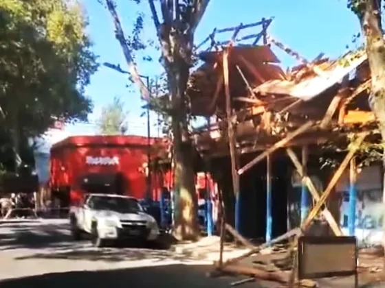 Derrumbe: se desmoronó la loza en una obra en construcción, un obrero fue rescatado y otro continúa