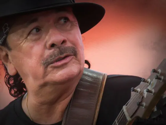 Carlos Santana se desmayó en un show y fue retirado del escenario en camilla