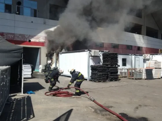 Incendio en las afueras del Monumental a horas del recital de María Becerra