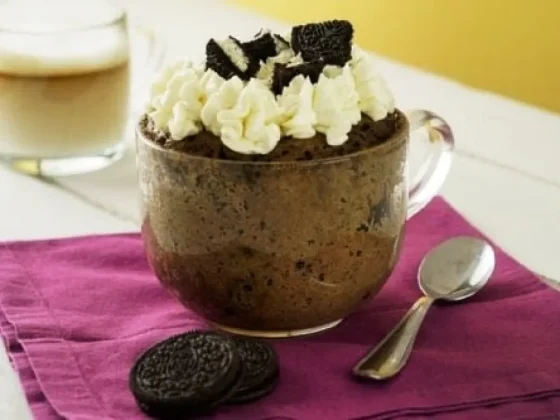 Torta oreo en taza: explosiva y deliciosa, una receta exprés para paladares exigentes